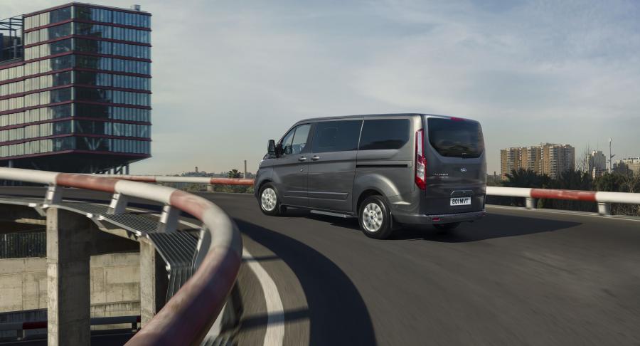  Ford Tourneo Custom PHEV 2019 года  (WW) (фото 2 из 39)